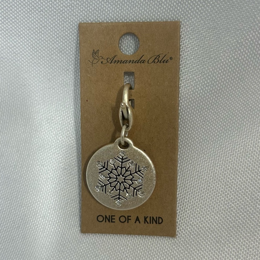 NWT Amanda Blu | Snowflake Silver Charm One Of A Kind Bracelet Clip On Round